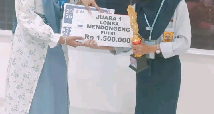 Penyerahan Apresiasi kepada peserta lomba