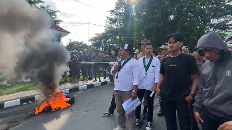 Aksi Unjuk Rasa HMI Cabang Manakarra